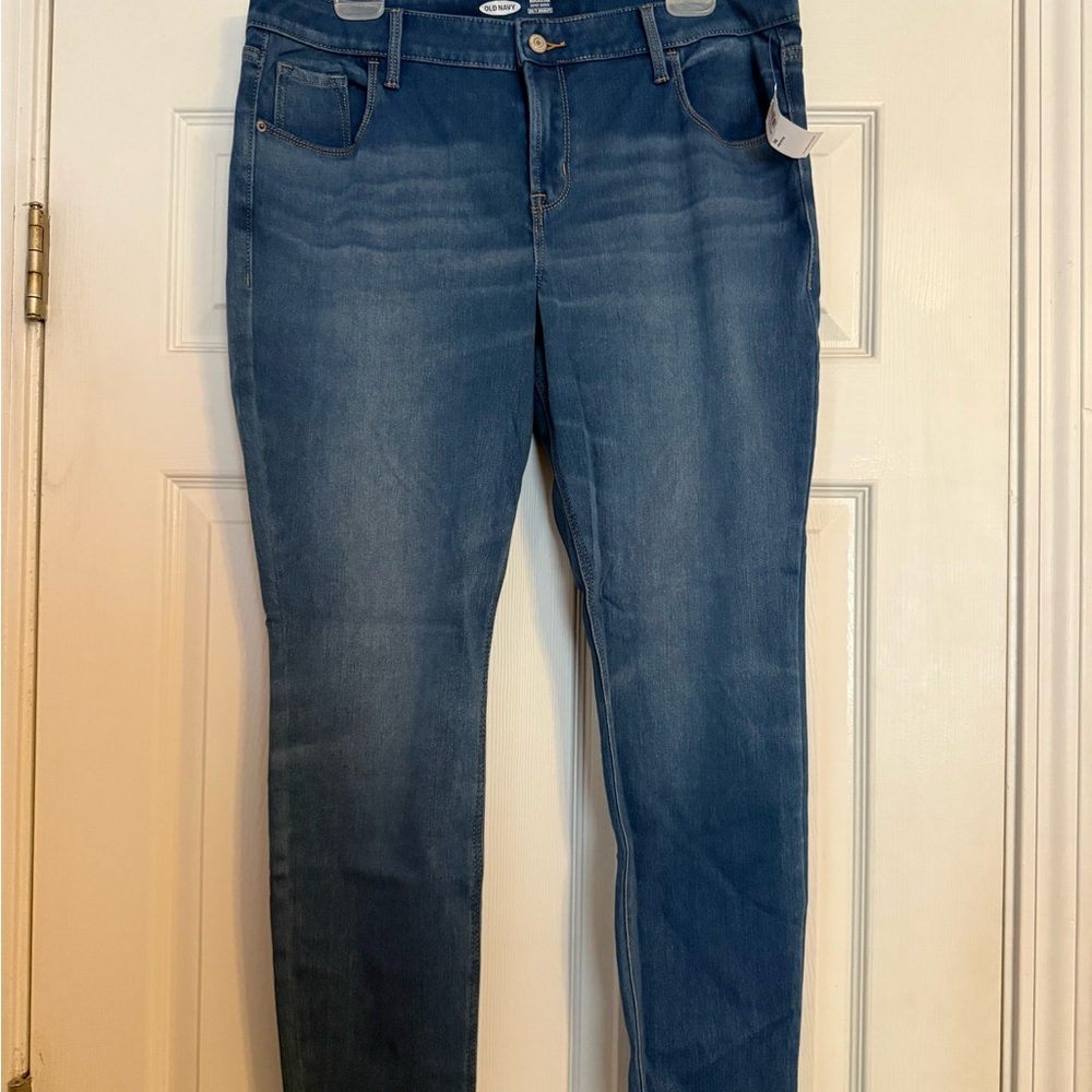 Old Navy Women's Rockstar Super Skinny Jeans in Medium Blue 24/7 Sculpt